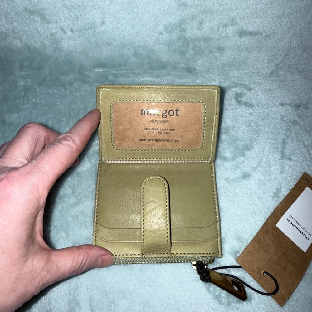 Margot New York Betty Zip Card Case Green